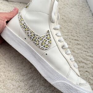 Nike Blazer Mid 77 SE
Lemon Leopard (Women's)
Size 6